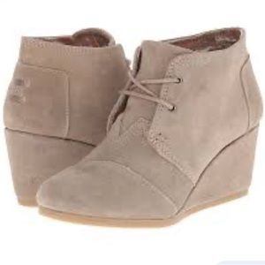 TOMS tan suede leather lace-up Desert wedge oxford ankle booties